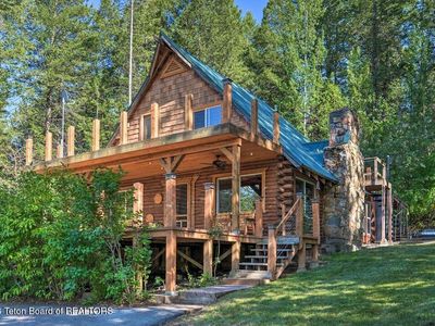 792 Lodge Ln