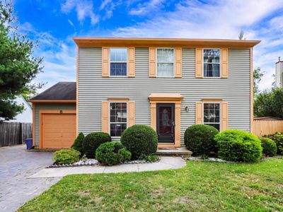 8 Compton Ln