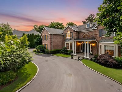 50 Eastwoods Court