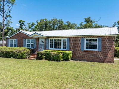 197 NE Betty St