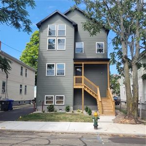 32 Pumgansett St