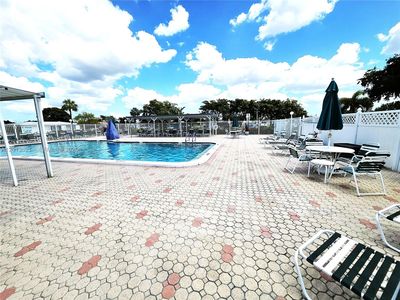 1040 NW 73rd Ter