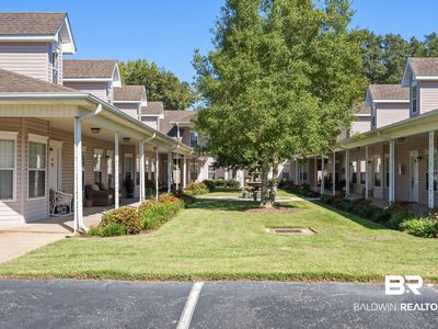 102 Courthouse Dr APT 5