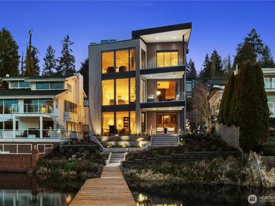 9810 SE Shoreland Drive