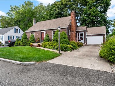 11 Pine Crest Dr