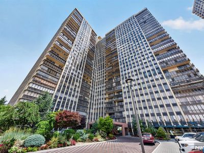 300 Winston Dr APT L22