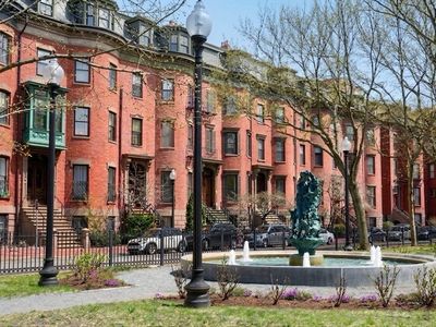 12 Worcester Sq APT 3