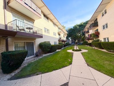 5322 W Windsor Ave APT 2C