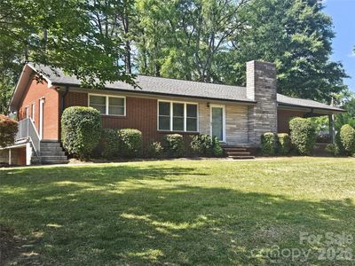 557 Goldmoor Dr NE
