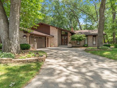 18039 Whitman Ln