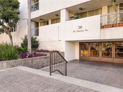 321 N Oakhurst Dr APT 404