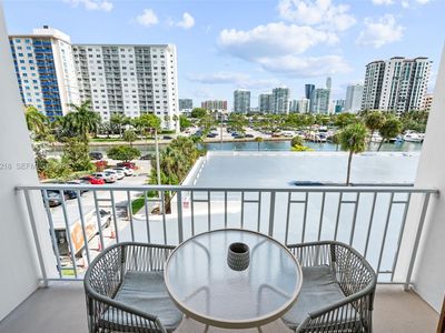 500 Bayview Dr APT 325