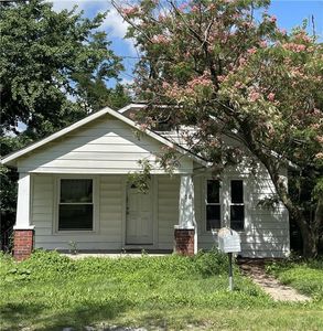 108 NW Heady Ave
