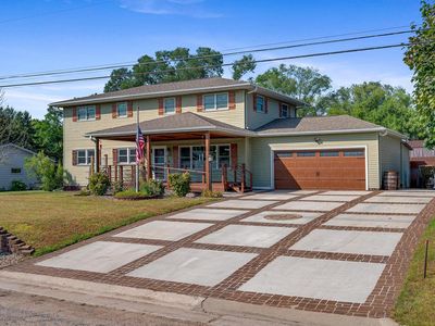 823 Breezy Point ROAD