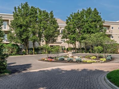 5735 Newbank Cir APT 203
