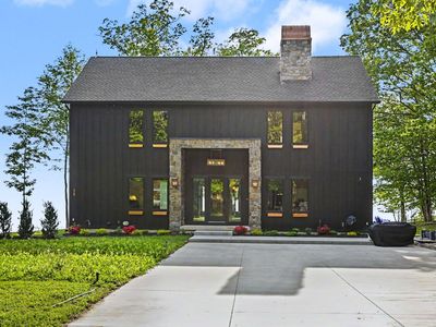 2578 Lakeshore Dr