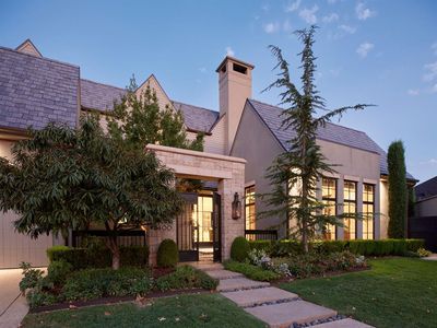 8401 Stonehurst Ct