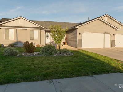 1427 NE Cinder Loop