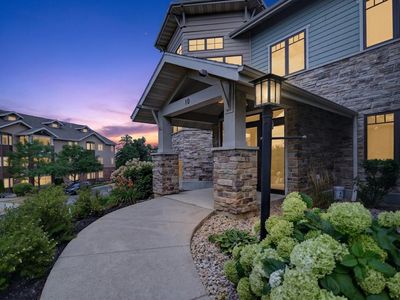 10 Glen Brook Way Unit 105