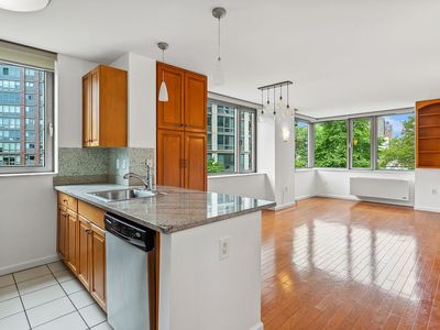 425 Main St APT 3N