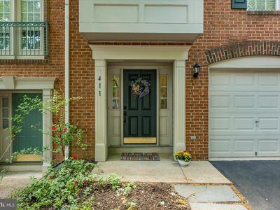 411 Ashford Ln