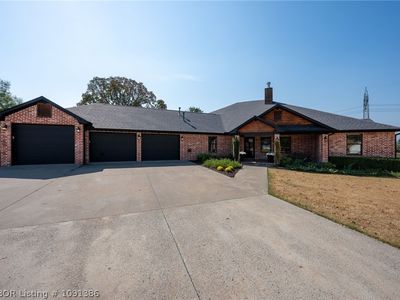 3206 Larkspur Ln