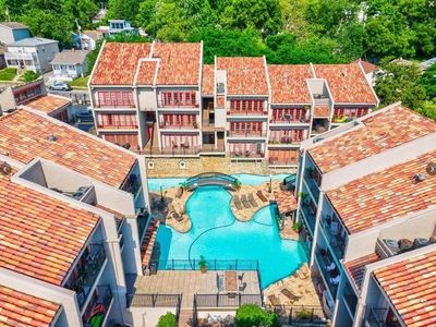 1111 W 46th St APT 8