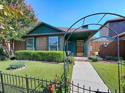 240 Dewey Ct