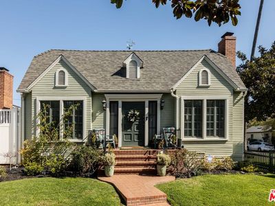 880 Wellesley Ave