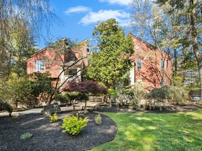 25 Ravenswood Ln