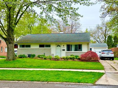 Property at 247 Kenyon Dr, Troy, MI