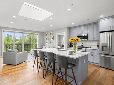10 Everett St #402