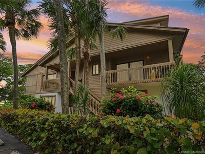 250 NE Edgewater Dr