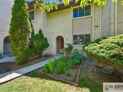 90 Tennyson Dr