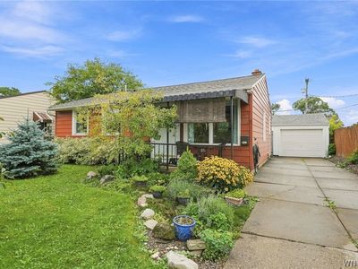862 Loretta St