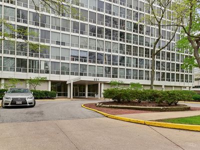 601 E 32nd St APT 800
