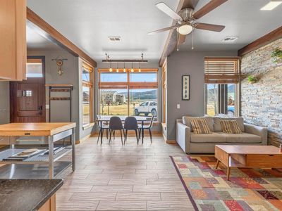 3465 Mountain View Blvd #5B
