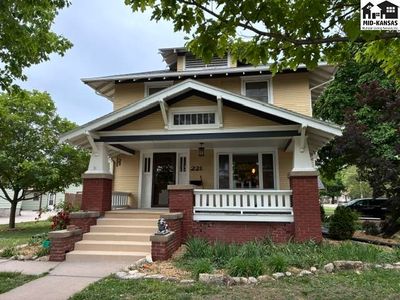 221 N Walnut St