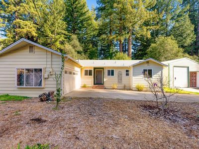215 Moon Dr