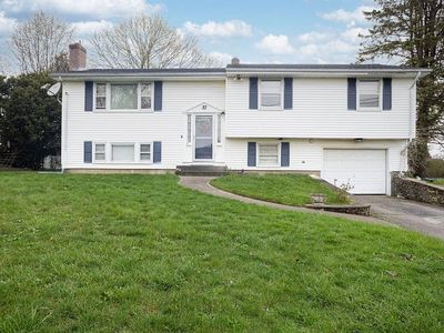 Property at 37 Squantum Dr, Middletown, RI