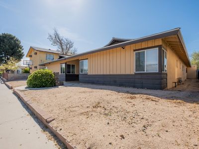 342 E Lancaster Blvd