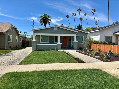 4207 S Van Ness Ave