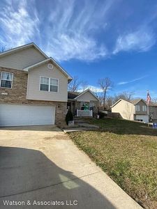 174 Lyle Curtis Cir