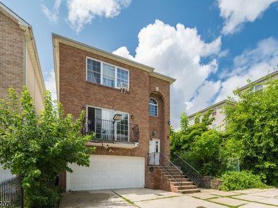 12 Seabury Ct