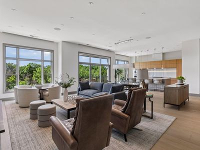 935 Lake St E Unit 403
