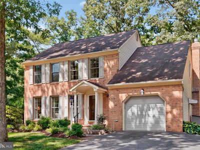 110 Amesbury Ct