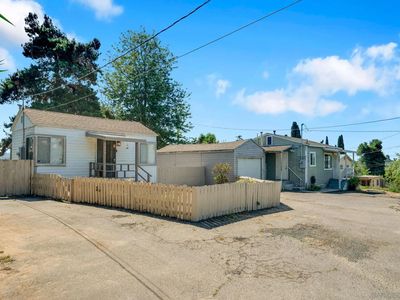2233-2235 El Prado Ave