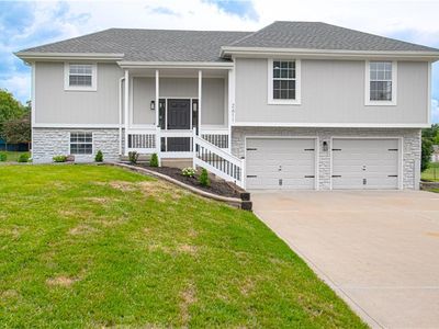 2611 N 157th Ter