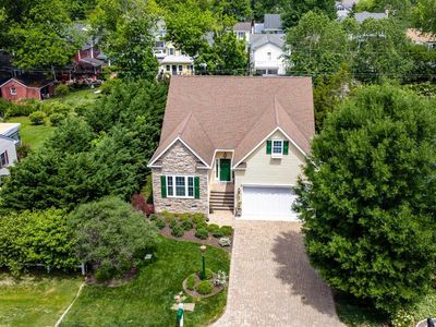 109 W Marengo St