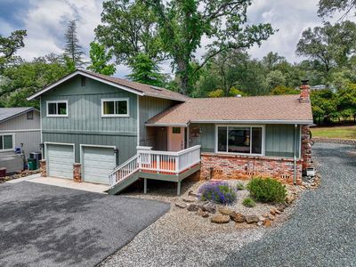 23235 Broadmoor Ct